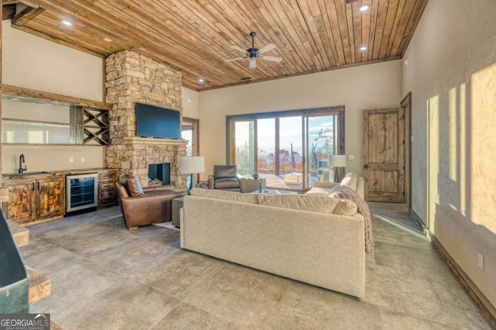 18 Wawayanda DR Mineral Bluff, GA 30559