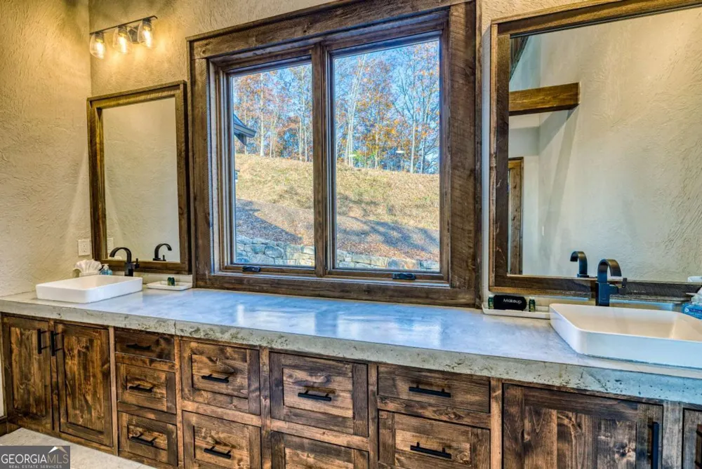 18 Wawayanda DR Mineral Bluff, GA 30559