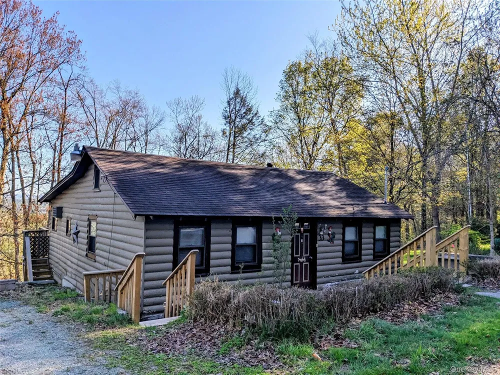 33 E Tusten Place Smallwood, NY 12778