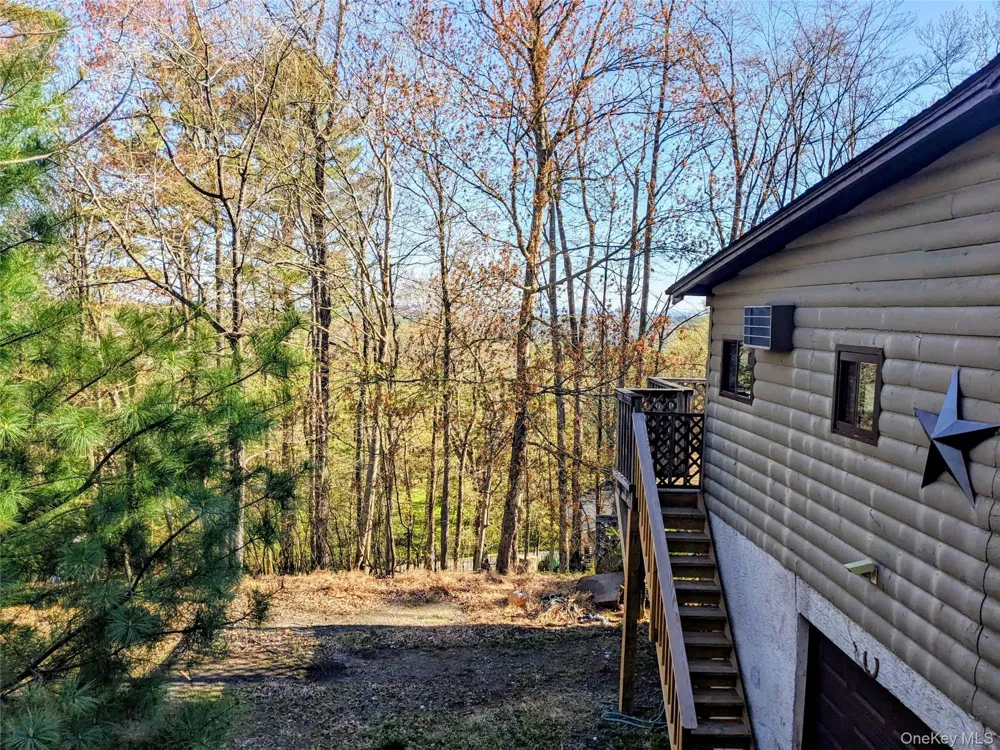 33 E Tusten Place Smallwood, NY 12778