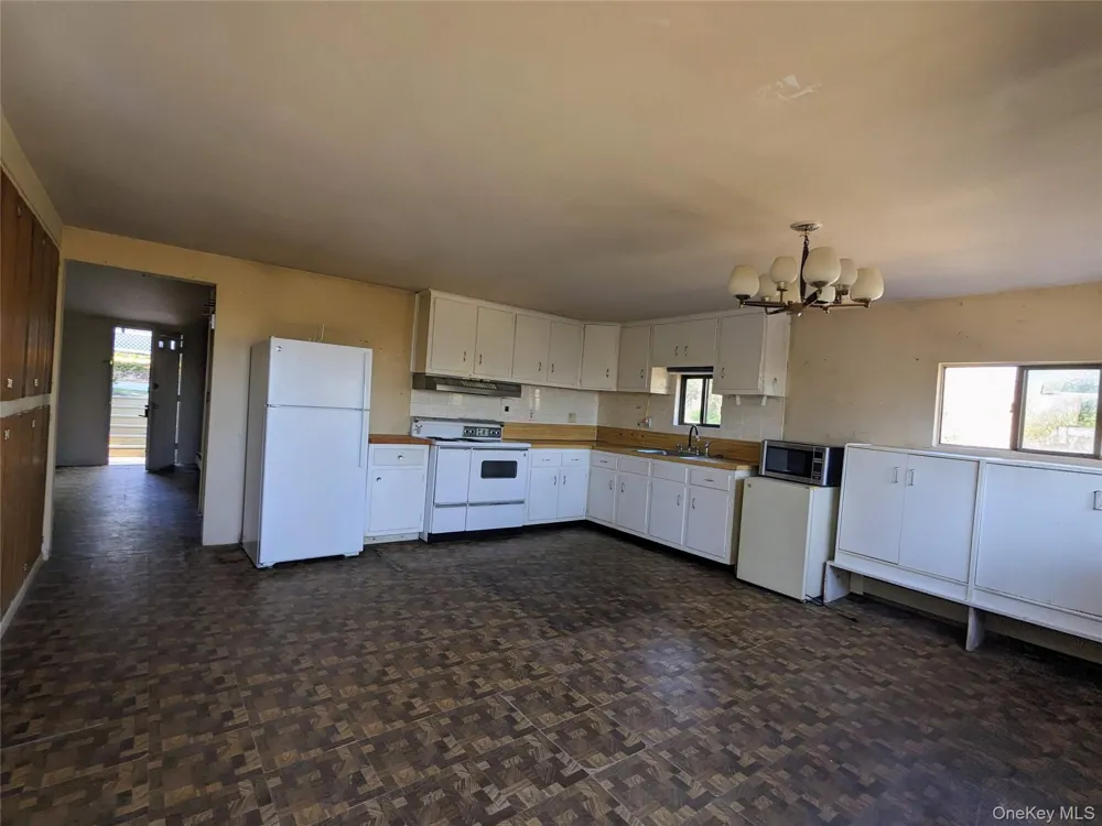 33 E Tusten Place Smallwood, NY 12778