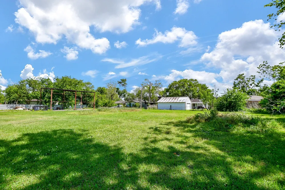 2206 Hartwick Road Houston, TX 77093