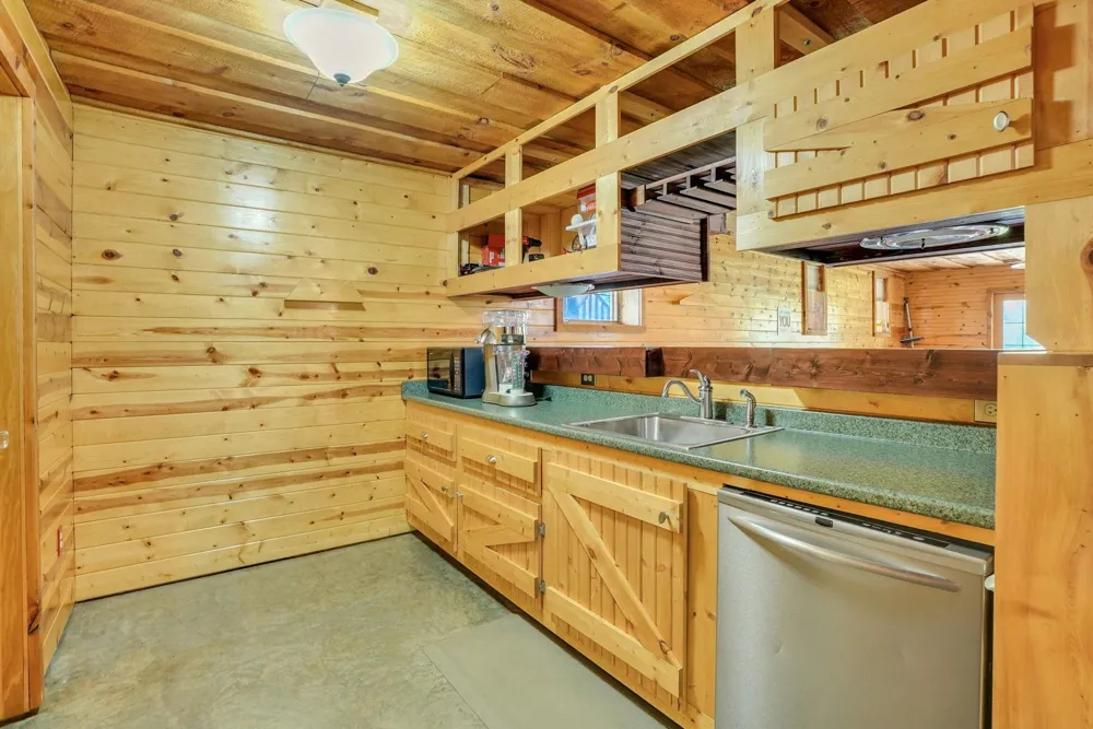 1085 Bundy Drive Broomfield Township, MI 48893
