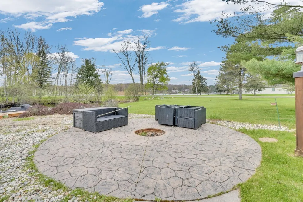 1085 Bundy Drive Broomfield Township, MI 48893
