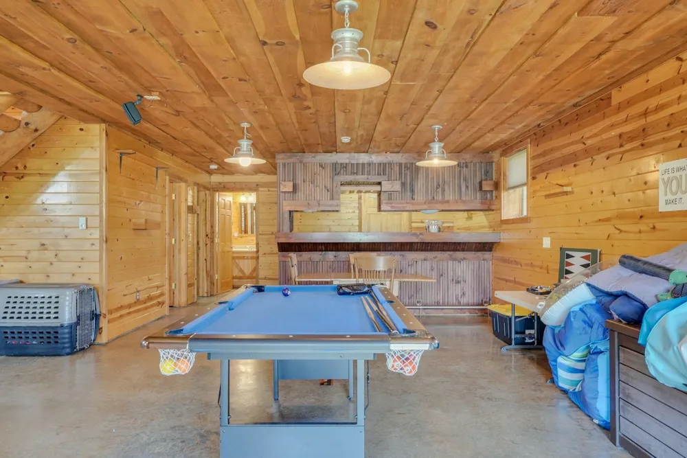1085 Bundy Drive Broomfield Township, MI 48893