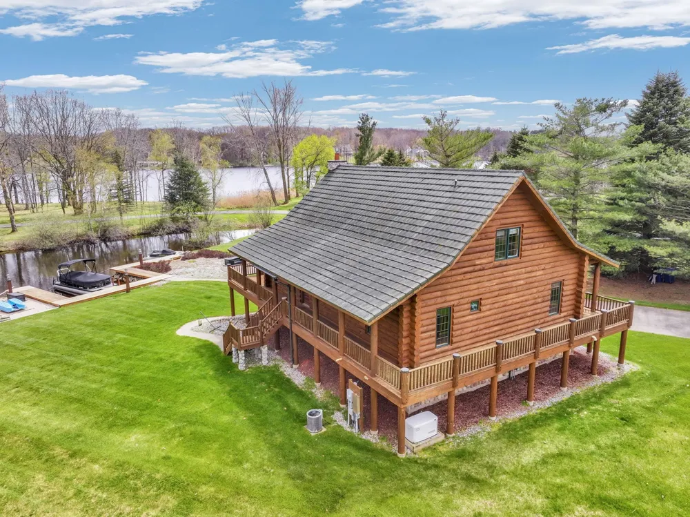1085 Bundy Drive Broomfield Township, MI 48893