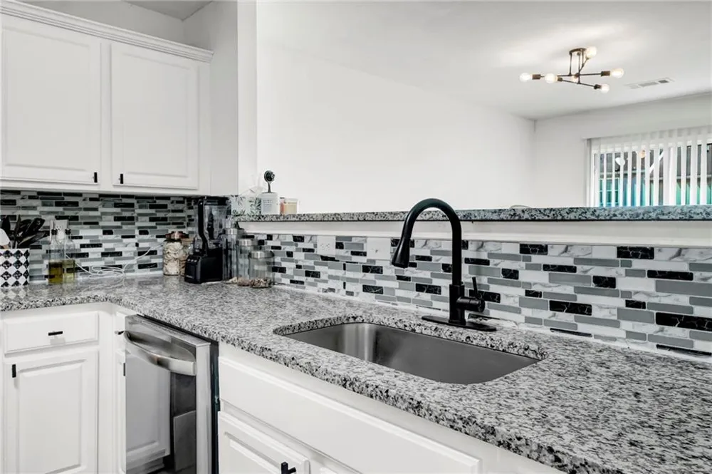 5356 Creekview Way Ellenwood, GA 30294