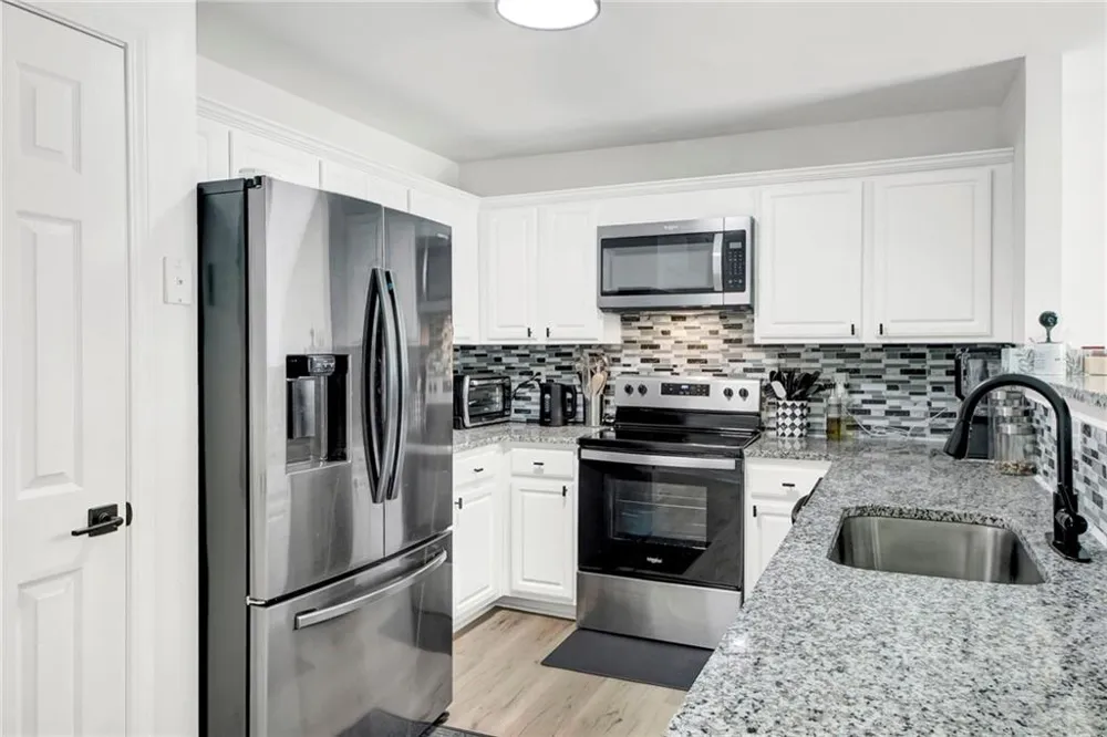5356 Creekview Way Ellenwood, GA 30294