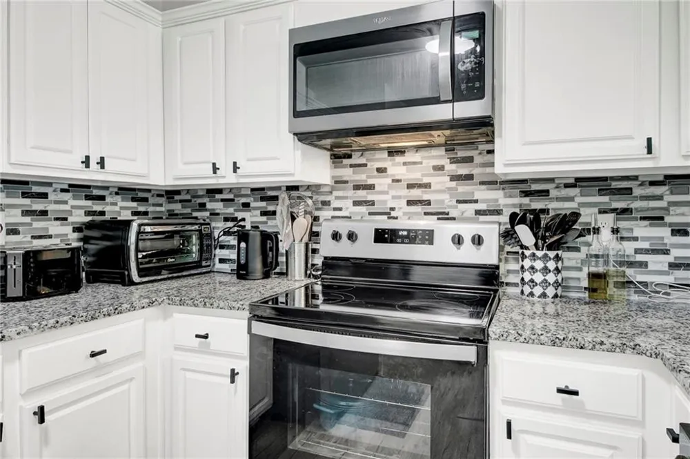 5356 Creekview Way Ellenwood, GA 30294