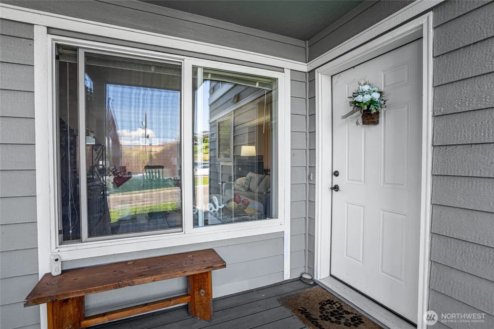 433 W Webster Avenue Chelan, WA 98816