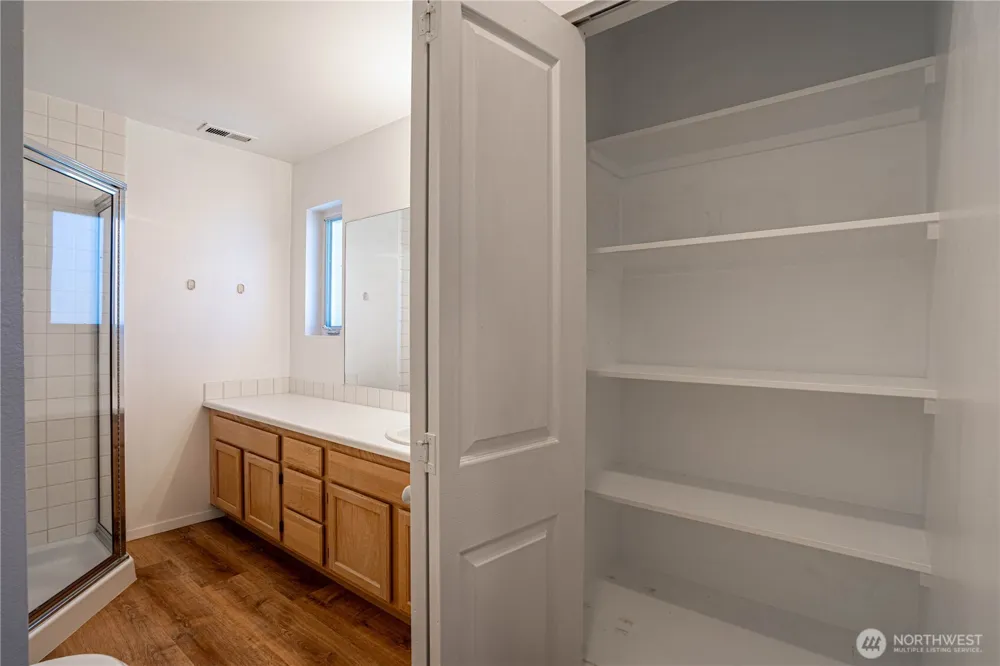 433 W Webster Avenue Chelan, WA 98816