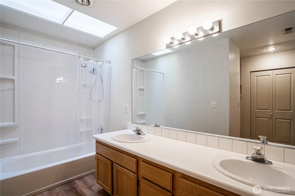 433 W Webster Avenue Chelan, WA 98816