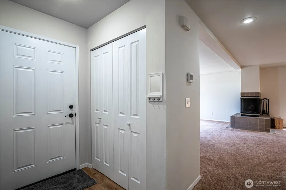 433 W Webster Avenue Chelan, WA 98816