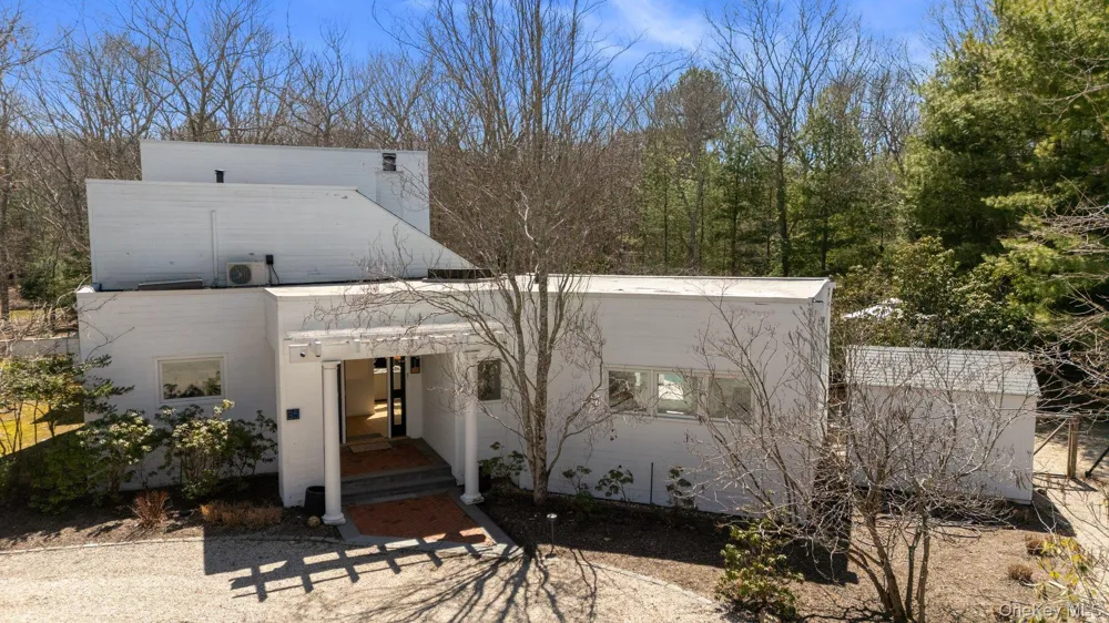 35 Ely Brook Road East Hampton, NY 11937