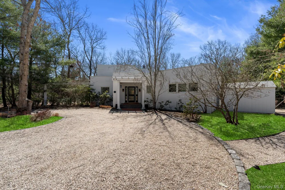 35 Ely Brook Road East Hampton, NY 11937