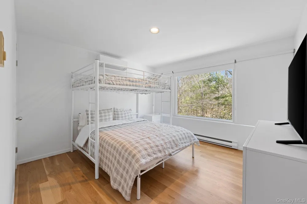 35 Ely Brook Road East Hampton, NY 11937