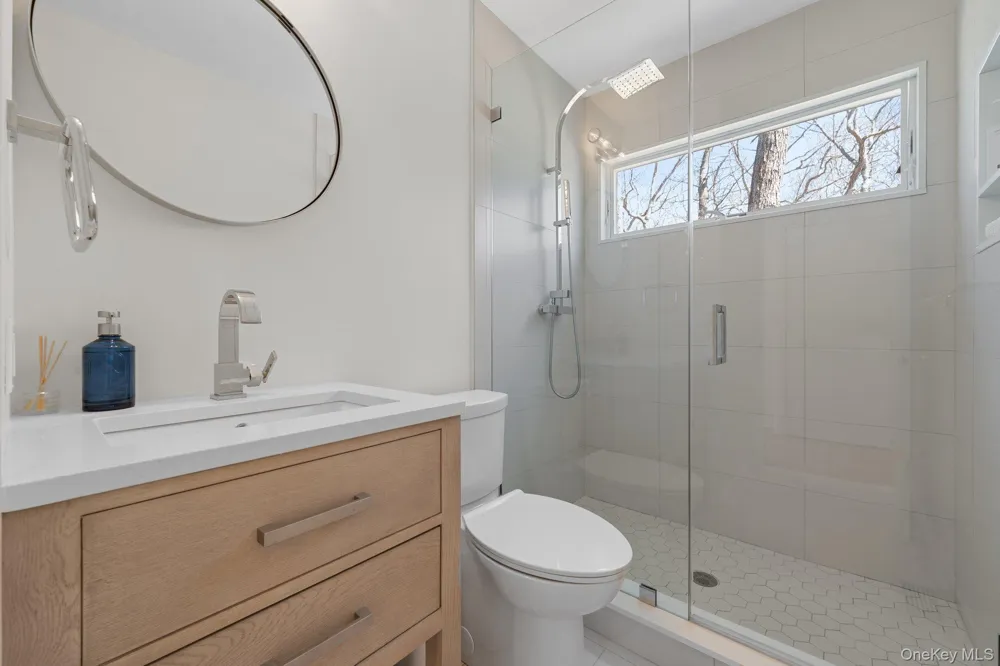 35 Ely Brook Road East Hampton, NY 11937