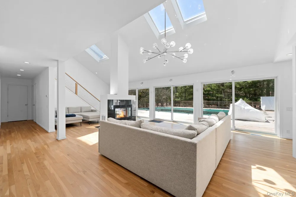 35 Ely Brook Road East Hampton, NY 11937