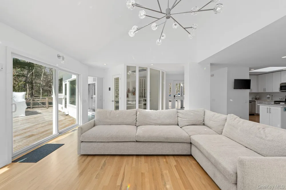 35 Ely Brook Road East Hampton, NY 11937