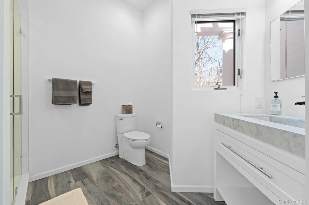 35 Ely Brook Road East Hampton, NY 11937