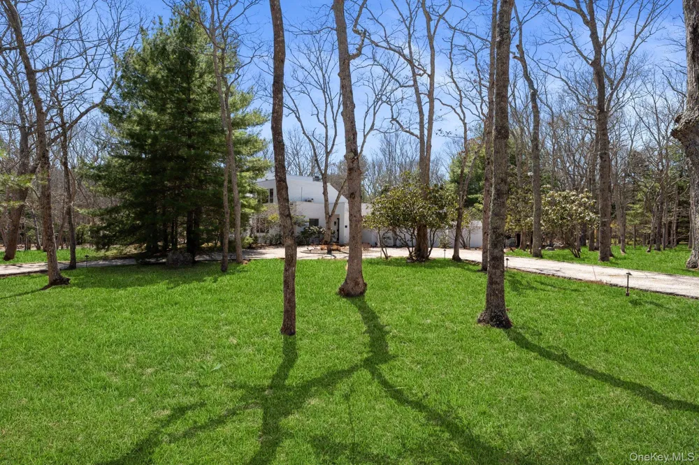 35 Ely Brook Road East Hampton, NY 11937