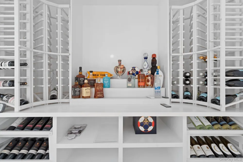 35 Ely Brook Road East Hampton, NY 11937