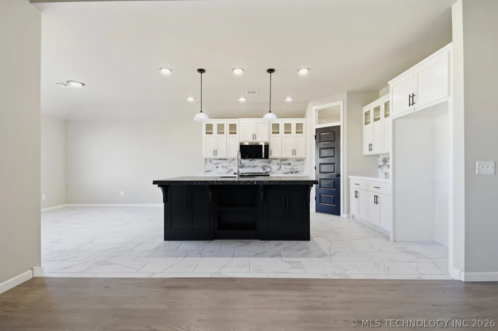 10888 S 279th EastAvenue Coweta, OK 74008