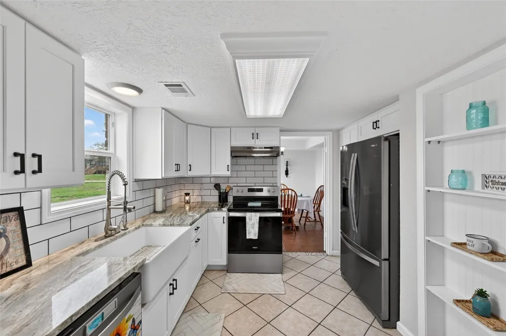 6072 County Road 122 Hallettsville, TX 77964