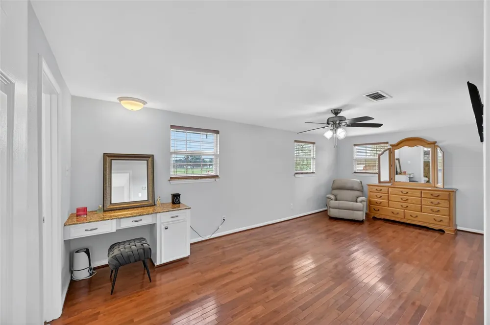 6072 County Road 122 Hallettsville, TX 77964
