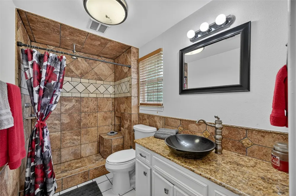 6072 County Road 122 Hallettsville, TX 77964