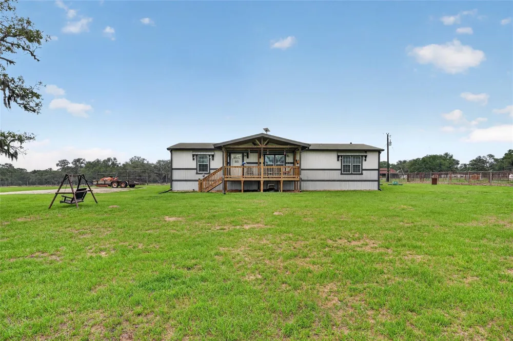 6072 County Road 122 Hallettsville, TX 77964