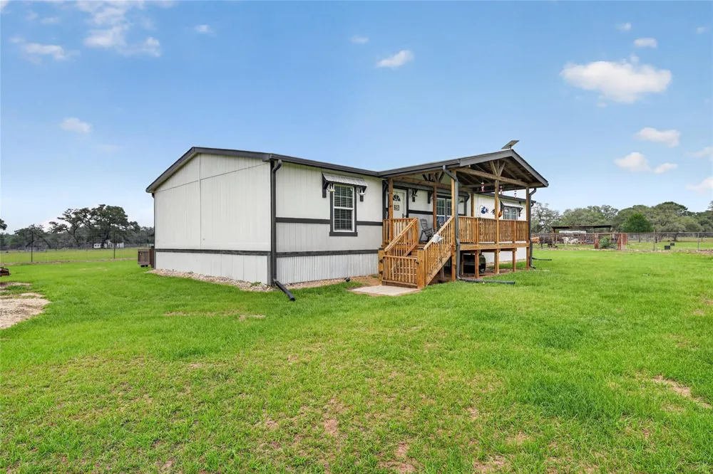 6072 County Road 122 Hallettsville, TX 77964