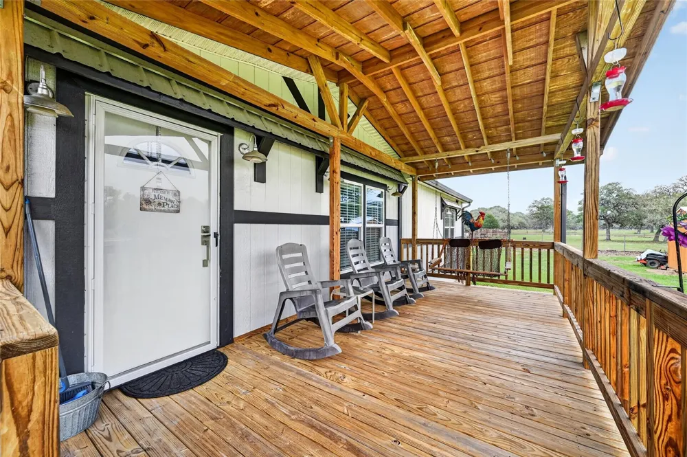 6072 County Road 122 Hallettsville, TX 77964