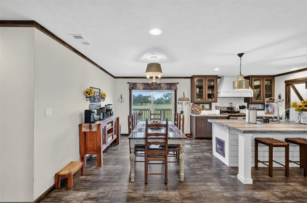 6072 County Road 122 Hallettsville, TX 77964