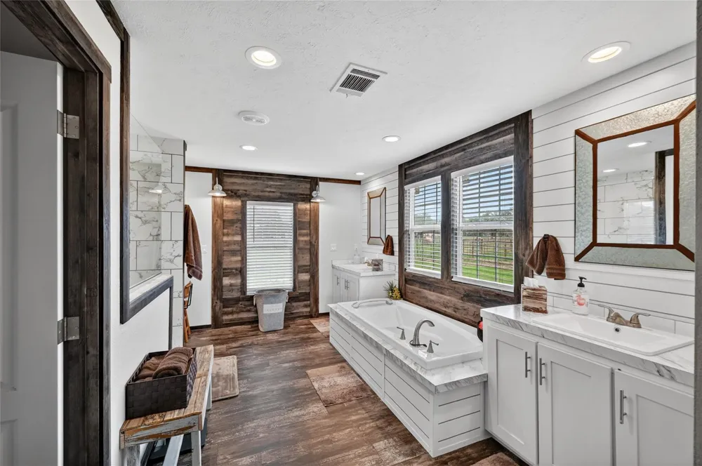 6072 County Road 122 Hallettsville, TX 77964