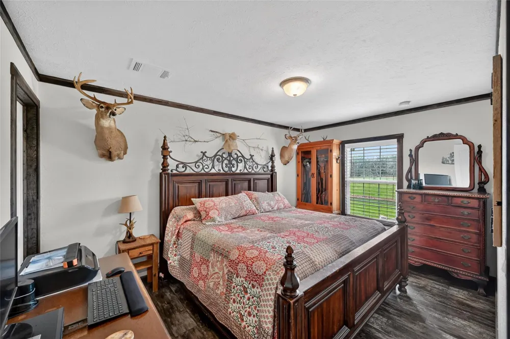 6072 County Road 122 Hallettsville, TX 77964