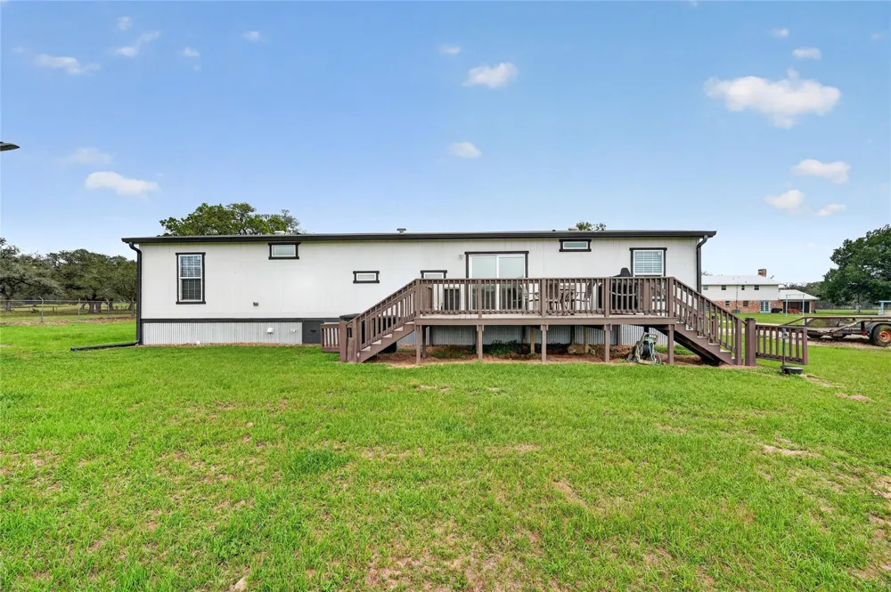 6072 County Road 122 Hallettsville, TX 77964