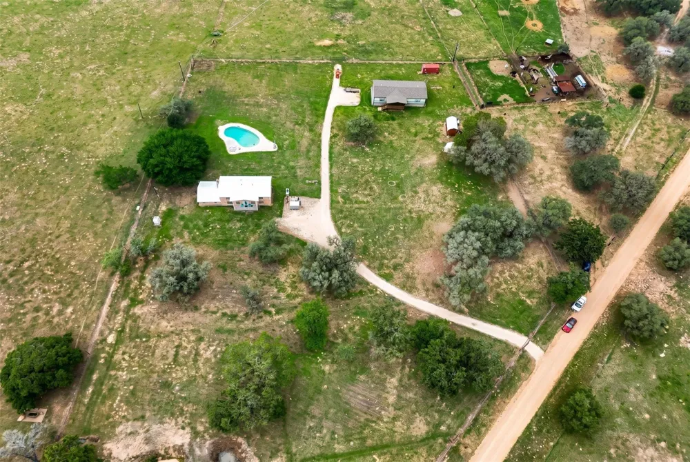 6072 County Road 122 Hallettsville, TX 77964
