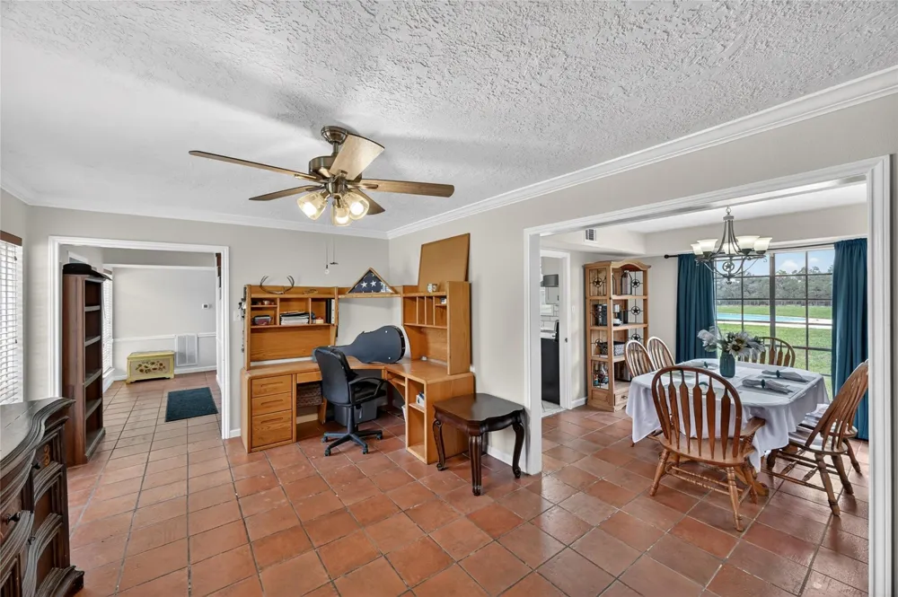 6072 County Road 122 Hallettsville, TX 77964