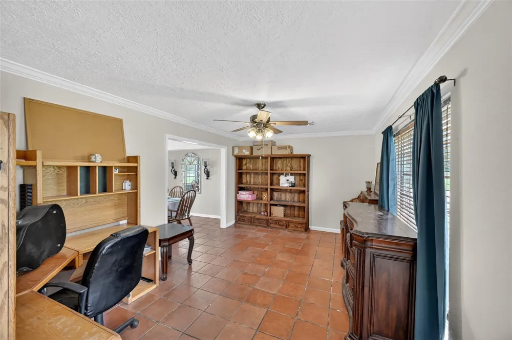 6072 County Road 122 Hallettsville, TX 77964