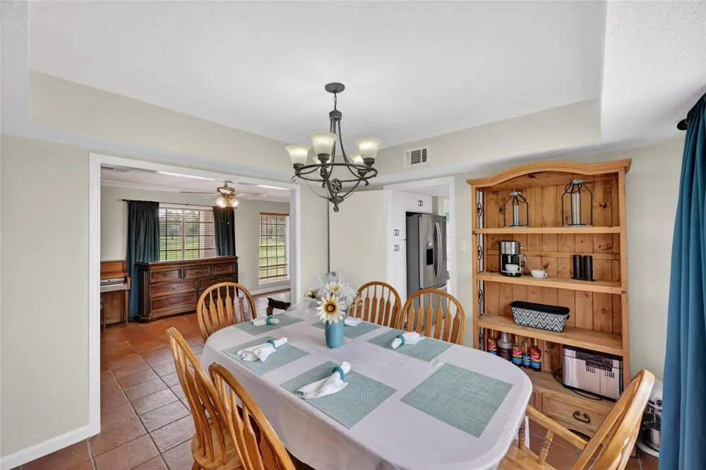 6072 County Road 122 Hallettsville, TX 77964