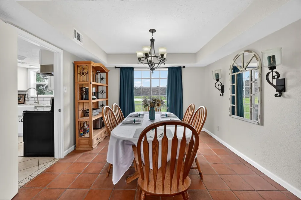 6072 County Road 122 Hallettsville, TX 77964
