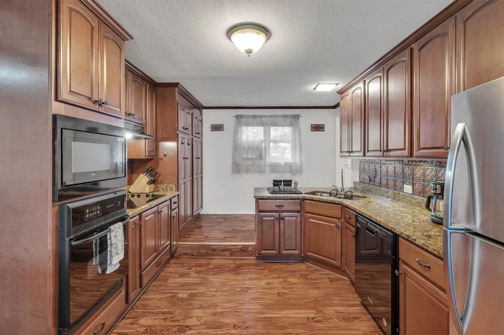 112 Two Feather Whitney, TX 76692