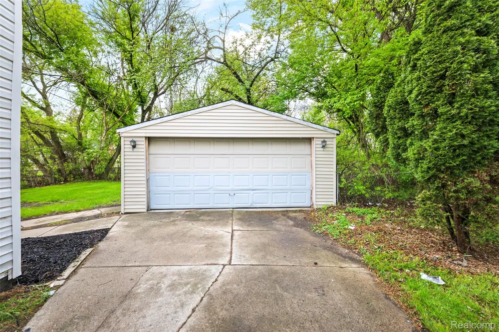 3605 Ash Street Inkster City, MI 48141