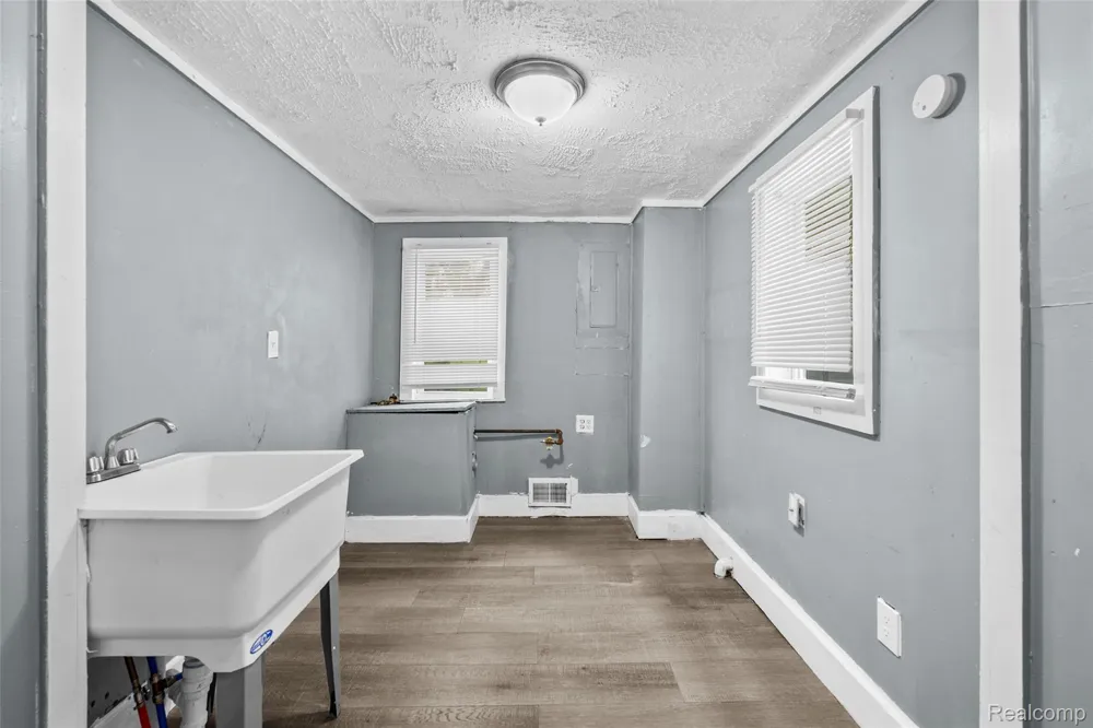 3605 Ash Street Inkster City, MI 48141
