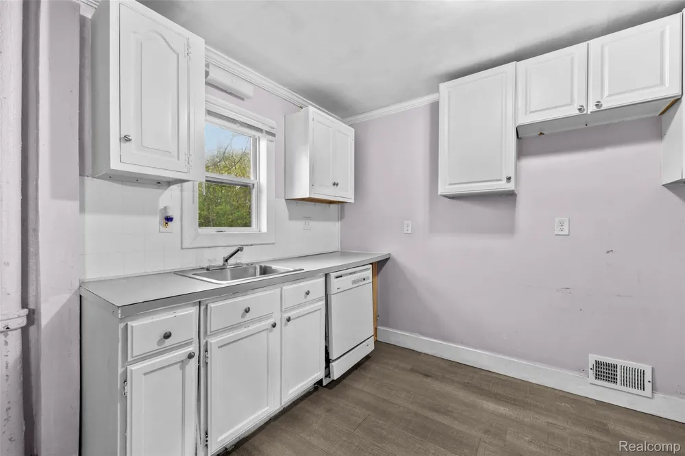 3605 Ash Street Inkster City, MI 48141