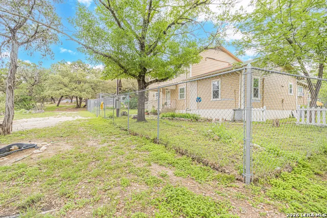 2939 Goat Hill Rd Lakehills, TX 78063