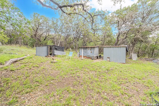 2939 Goat Hill Rd Lakehills, TX 78063