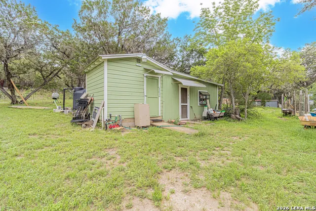 2939 Goat Hill Rd Lakehills, TX 78063
