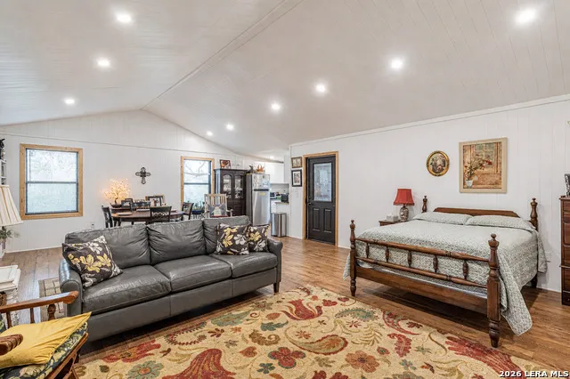 2939 Goat Hill Rd Lakehills, TX 78063